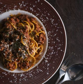 自家製のボロネーゼソースのパスタ