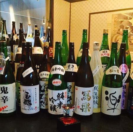 享受让美食家满意的美食和种类丰富的日本酒。