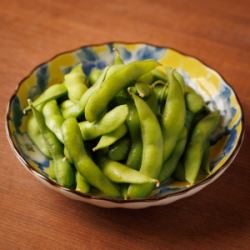 Plump salted edamame