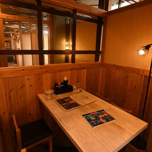 デート・女子会利用に最適な窓際席がございます♪職場のみなさんとのお食事会やご家族でのお食事など、人数に応じてお席の配置はアレンジいたしますので、お気軽にお申し付けください。【食べ飲み放題/食べ放題/飲み放題/肉/チーズ/サプライズ/誕生日/女子会/個室/天文館】