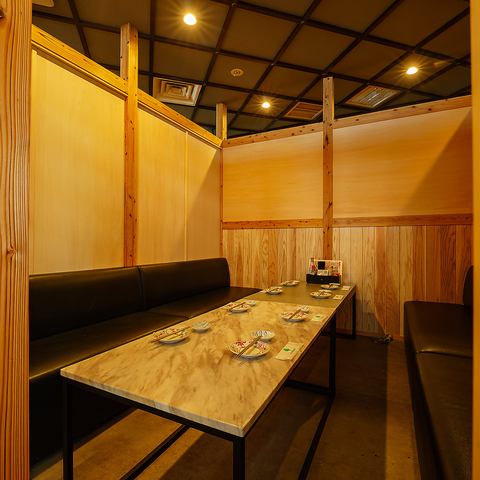 <p>【食べ飲み放題は驚きの価格！】話題の食べ飲み放題!!お洒落な空間はご宴会、女子会、誕生日のお祝いなど幅広い場面のご利用に♪店内にはスクリーンもご用意しておりますので、ご利用をご希望のお客様は気軽にご相談下さいませ！【食べ飲み放題/食べ放題/飲み放題/肉/チーズ/サプライズ/誕生日/女子会】</p>