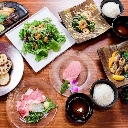 本通りすぐ。様々なシーンで利用できるコースメニュー。