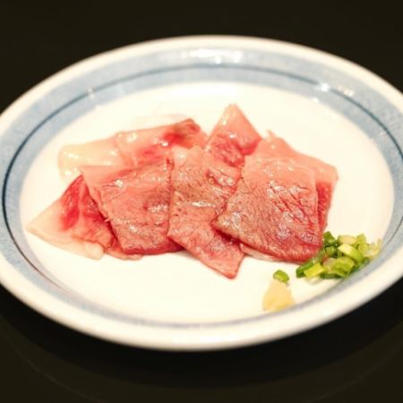 広島名物　炙りコウネ刺し