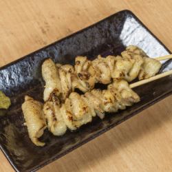 焼き鳥　かわ　2本