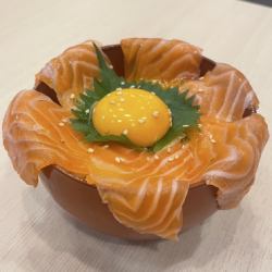 こぼれるサーモン丼