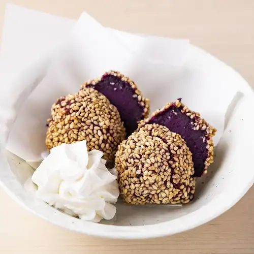Purple sweet potato and sesame dumplings (2 pieces)