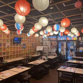 【貸切】壁画をバックに最高の思い出を。賑やかな集まりは当店にお任せください!華やかな桜や風車の壁画をバックに、わいわいとにぎやかに宴会をするのはいかがでしょうか!大人数でのご利用は当店の貸切がおすすめです◎会社宴会や同窓会・歓迎会・送別会など、団体での集まりにぜひご活用ください!