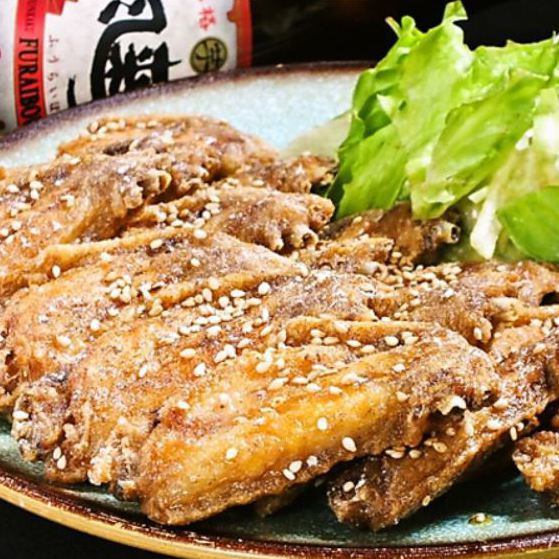 【카자쿠보라고 하면 역시!】원조 닭날개 튀김(1인분 5개) 520엔(부가세 포함)