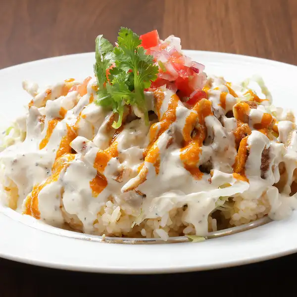 【スパイス香る！】チキンオーバーライス◎ヨーグルトソースで仕上げた一品を堪能！