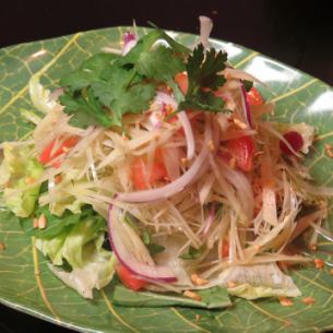ソムタム（青パパイヤのスパイシーサラダ）