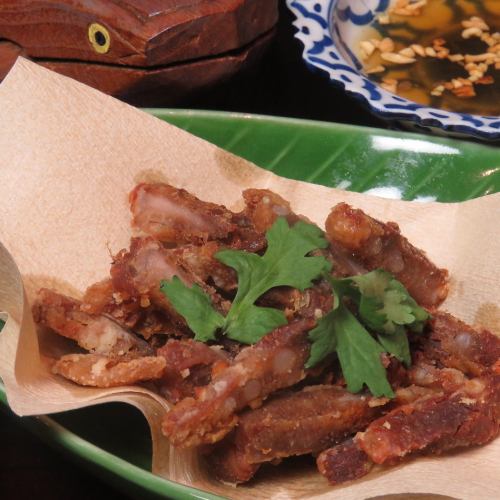 やわらか豚なんこつのタイ風揚げ(ムートート)