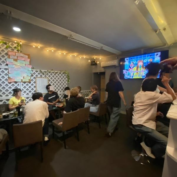 【カラオケを楽しめるアットホームな店内♪】オーナーと楽しくお話しできるアットホームな雰囲気が自慢のお店！お客さんとの距離も近く親近感があり落ち着ける雰囲気♪東武伊勢崎線一ノ割駅出口より徒歩約7分！お一人様やサク飲みのお客様もお待ちしております！お気軽にどうぞ！