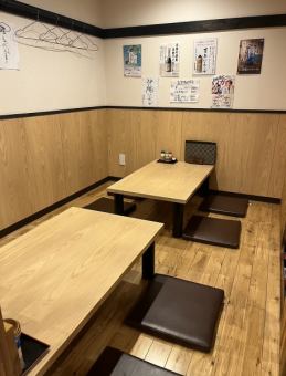 足を伸ばして寛げるテーブル席は各種ご宴会にぴったり。ご宴会向けのコースもございますので、幅広いシーンにご利用ください。