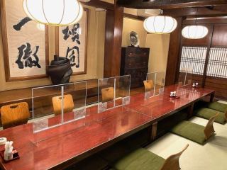You can relax in a private room.It is also ideal for auspicious events and entertainment.This is a private room with a horigotatsu seating for up to 14 people.