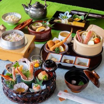 ＜数量限定＞季節の籠盛りと蒸しかに膳 【あやめ】 全13品 4400円(税込)