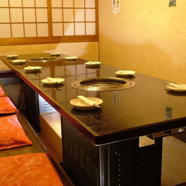 The sunken kotatsu seats, which are rare for a yakiniku restaurant, allow you to relax here♪ It's also recommended for company banquets! If you remove the partitions, you can seat up to 30 people★ *Accommodates 8 or more people.