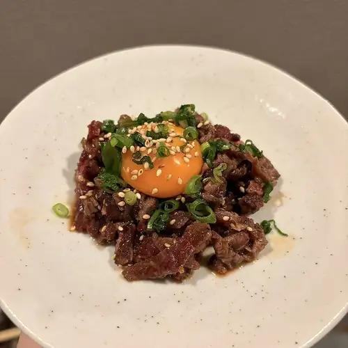 北海道産黒毛和牛を溶岩焼きで楽しむ贅沢なひととき