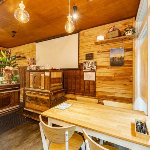 木目調のオシャレな店内♪