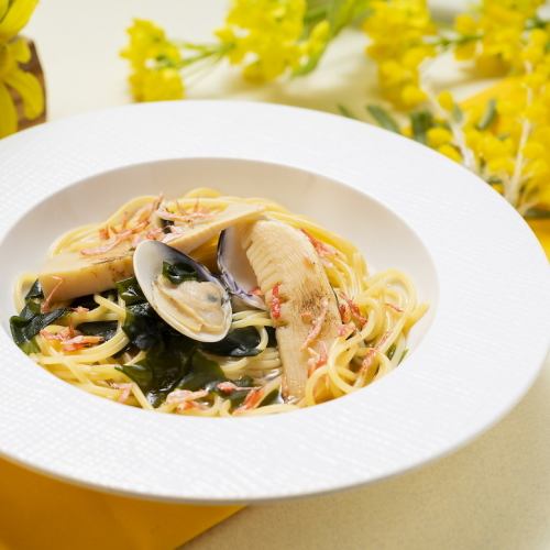 あぶり筍とハマグリの鯛だしパスタ