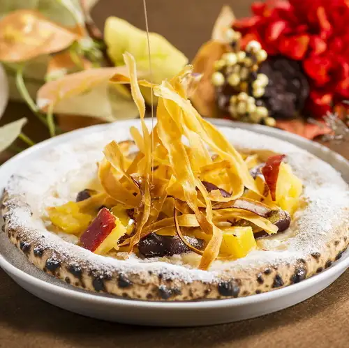 [Limited-Time Menu] Honey Pizza featuring sweet potatoes