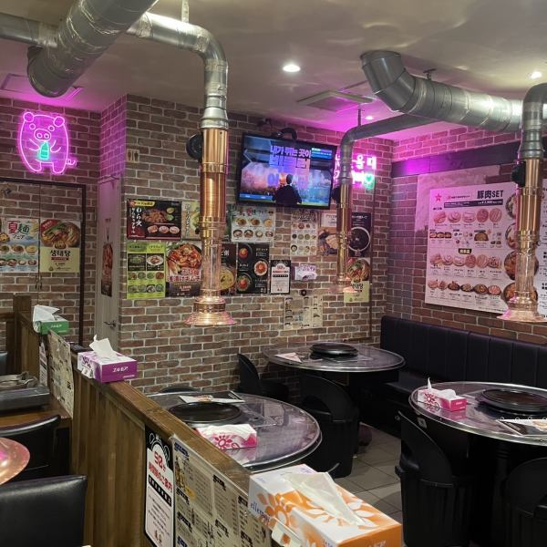 【広々とした空間でゆったり】広々とした店内は、くつろぎの空間が広がっています。ゆったりとした席と心地よい照明が、リラックスした雰囲気を演出しています。美味しい料理を楽しみながら、日常の喧騒を忘れて、贅沢なひと時を過ごしましょう★