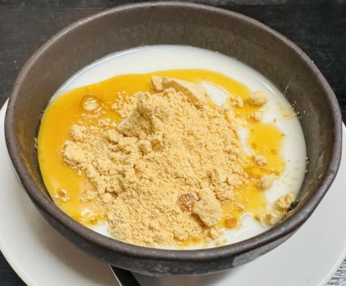 杏仁豆腐 黒蜜きな粉ソース