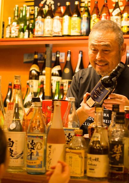 クラッシュアイスで飲みやすくしたロック焼酎や焼酎ベースのすっきりとした果実酒は初心者さんに、焼酎ツウな方には芋の風味の強いものや、入手困難な一本など、様々な味わいをご堪能いただけます。お好みの銘柄や口当たりなどございましたら、ぜひ気軽にお尋ねください。