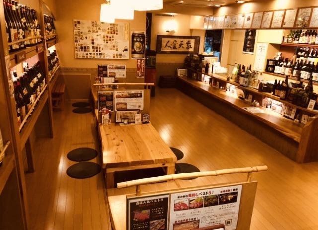 テーブル席は4名様用です。全席掘りごたつですので居心地も抜群。人数によってお席の調整も可能ですので、事前のご予約をおすすめしております。