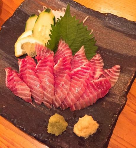 鹿児島県枕崎直送の「カツオの腹皮」