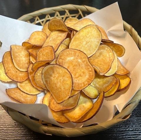 揚げたてサツマイモチップス