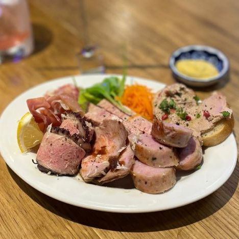 Original Western cuisine using local ingredients