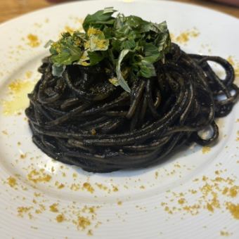 イカスミとカラスミのパスタ