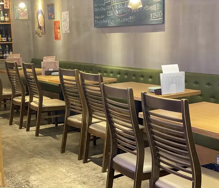 【おしゃれメニューがいっぱい!女子会にもおすすめ♪】ソファー席はゆっくりくつろげて女子会にピッタリ♪事前に相談をしておけば食べたい料理や食材など、わがままを聞いてくれるかも…?ぜひ当店で美味しいお酒を片手に語り合いましょう~♪