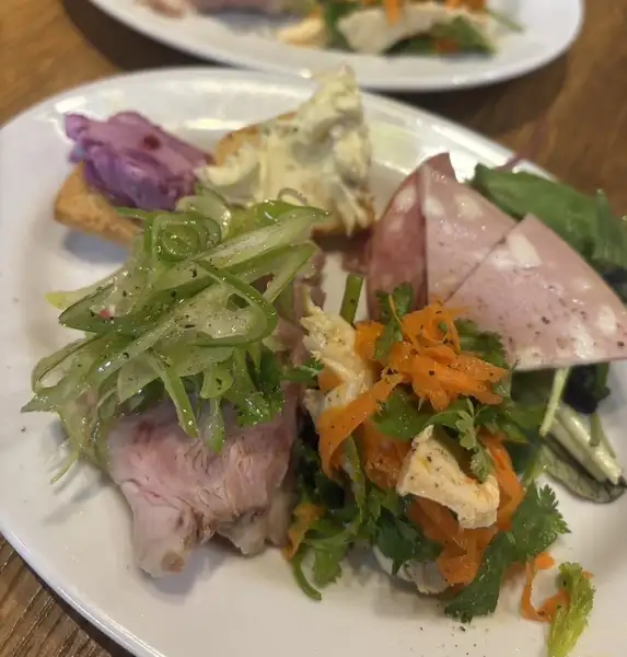 県産の食材を使用した創作洋食