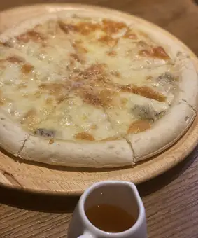 4種のチーズピッツァ