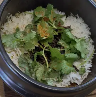 用锅烹制的印度香饭