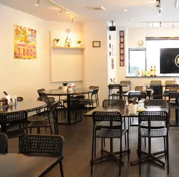 広々とした店内は20～50名様までの貸切利用が可能となっており、会社宴会や打ち上げ、歓送迎会といった大人数でのお集まりに最適です。レイアウトの変更も可能で、一体感のある賑やかな空間を演出いたします。大人数の団体様で本場の中華料理を囲みながら、ワイワイと楽しい時間をお過ごしください。