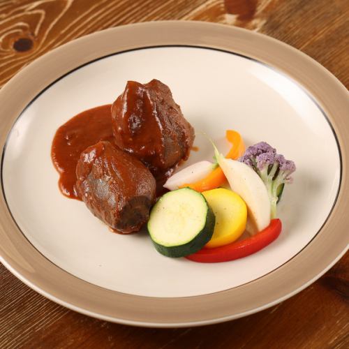 鹿スネ肉の赤ワイン煮込み