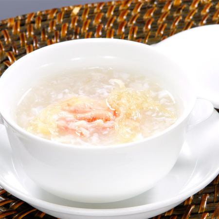 Soup with crab meat and shark fin
