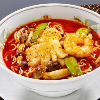 Spicy soba with seafood