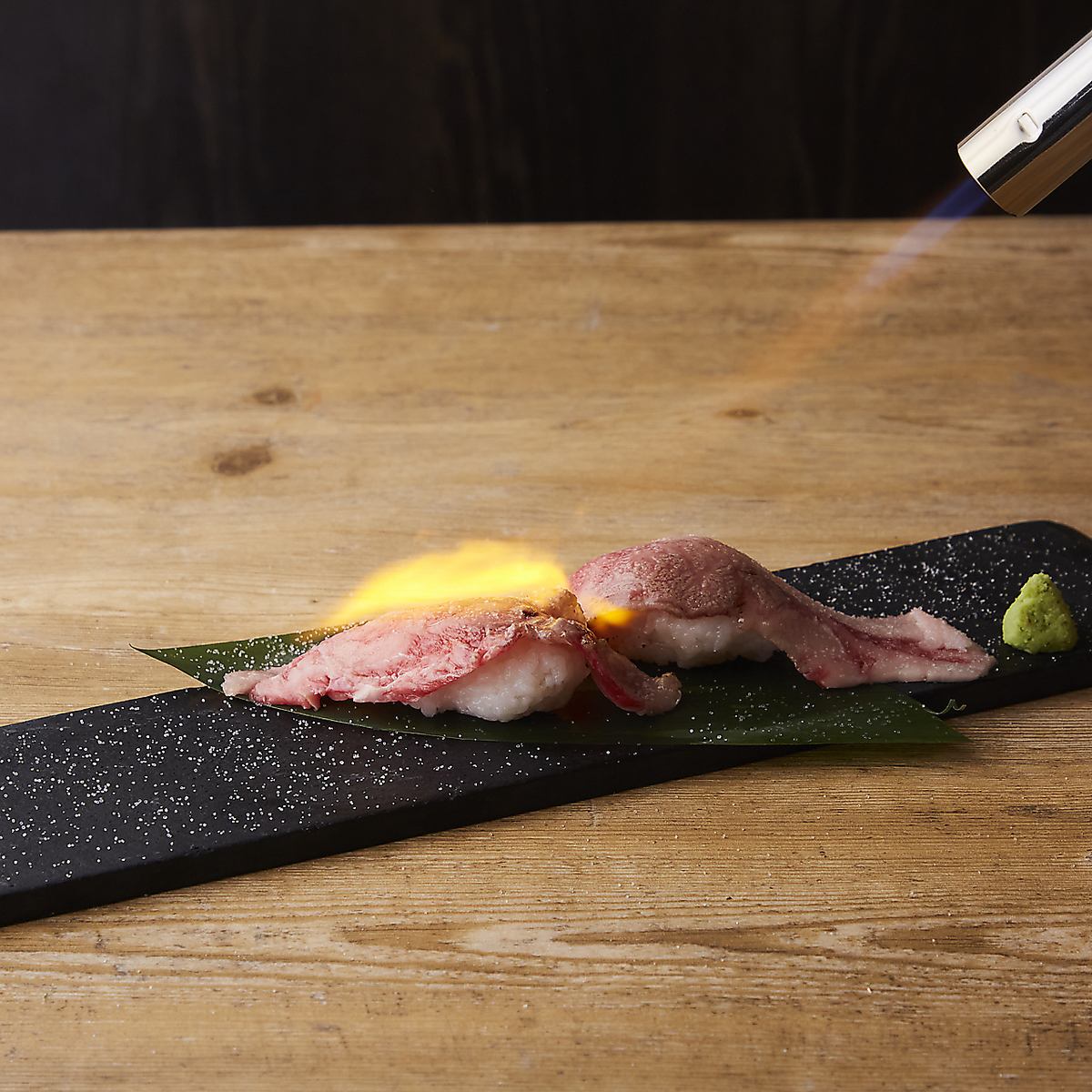 烤鸡肉串是北陆富山的特色菜肴和开胃菜。享受丰富的菜单◎