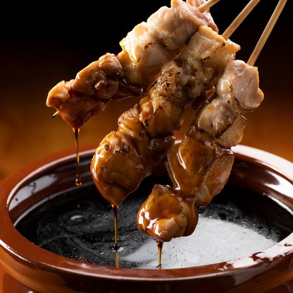自慢の焼き鳥!!一本一本丁寧に焼き上げる串焼きはお酒との相性も抜群!!