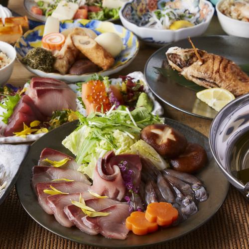 Enjoy the bounty of Toyama, including blackthroat seaperch, white shrimp, yellowtail, and firefly squid!