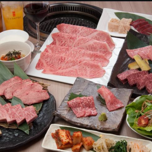 分厚く手切りでご提供◆思わず笑みがこぼれる一級品和牛の焼肉をご堪能あれ。