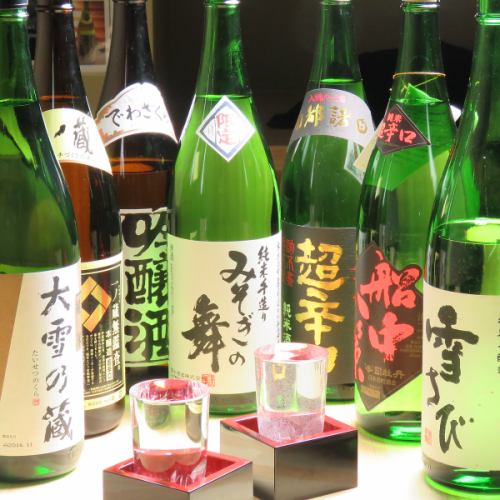 People enjoy Japanese sake ♪