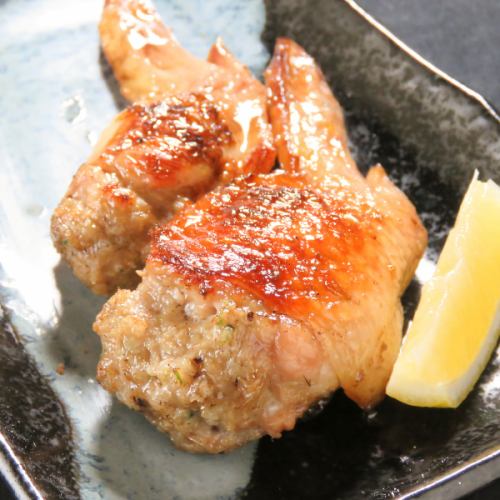 Chicken wing gyoza (2 pieces)