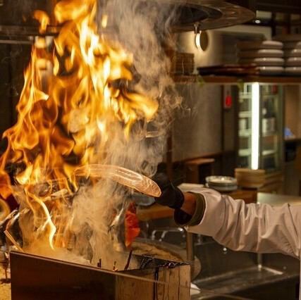 5感で味わう食のエンタメ空間。