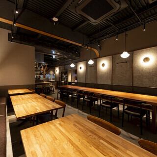 開放感のある店内は最大30名様までご宴会可能です。団体様にも非常に便利ですが、その他落ち着いた雰囲気の店内はデートや接待、会社のご宴会や飲み会など様々なシチュエーションご対応可能です。