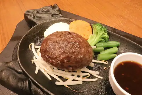 橢圓形炭烤漢堡牛排