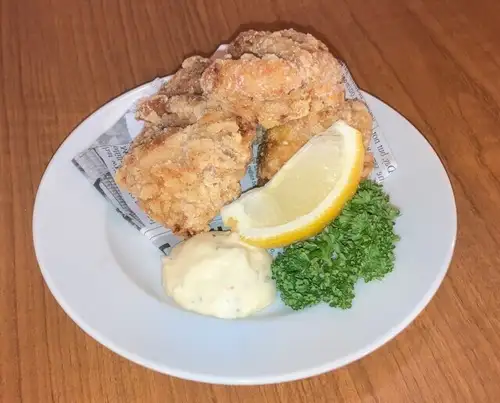 新鮮炸製的酥脆炸雞